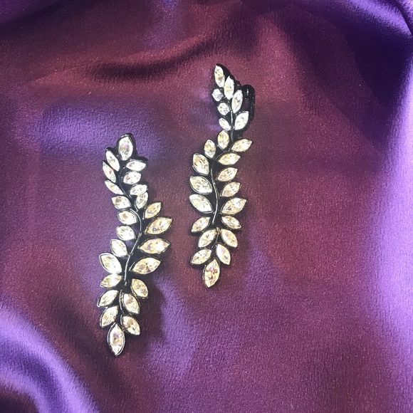 Vintage Kenneth Jay Lane black with Austrian crystal drop leaf earrings. - Picture 2 of 10